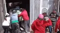 Juliaca: familia a ladrillazos enfrenta a ladrones y recupera camioneta robada ante mirada de policías