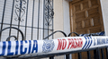 Hombre de 44 años asesina a su madre en España y huye: agentes encontraron el cadáver bajo una manta