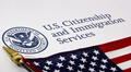 Texas investiga casos de voto ilegal gracias a la base de datos de USCIS: 33 inmigrantes bajo investigación