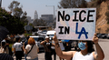 Redadas en Los Ángeles: manifestantes se reúnen afuera de estadio para protestar contra operativos del ICE