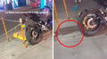 Hombre engancha su moto a pequeño poste para que no se la roben, pero no nota que este es movible