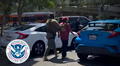 ICE arresta a trabajadores inmigrantes en redada sorpresa en un carwash de West Hollywood, California
