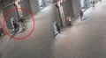 Inseguridad en Cercado de Lima: hombre en bicicleta roba celular a una mujer cerca a Palacio de Gobierno