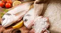 La sal, arroz y pescados son unos de los alimentos que más microplásticos contienen, según estudio