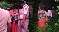Hallan a mujer rusa viviendo con sus dos hijas dentro de una cueva en la India: "Las serpientes son nuestras amigas"