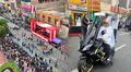 Niño disfrazado de Papa León XIV sorprende en desfile escolar del Callao a bordo de un pequeño papamóvil