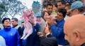 El curioso momento que vivió Norma Yarrow: abrazó a un pequeño cerdo sin imaginar la inesperada reacción del animal