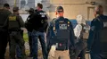 Alerta para inmigrantes en EEUU: ICE colocaría tobilleras electrónicas con GPS a más de 180.000 migrantes y muñequeras a mujeres embarazadas