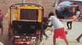 Pobladores furibundos queman mototaxi de presuntos ladrones en Piura