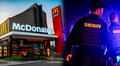 Exgerente de McDonald's acusado de robar caja fuerte tras ser despedido en EEUU: intentó escapar por ventana de autoservicio