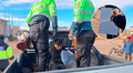Vecinos amarran a poste a presunto ladrón tras trepar muro de vivienda en Juliaca