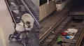 Bebé se salva de milagro en Rusia tras caer su carriola a las vías del tren y quedar hecha pedazos