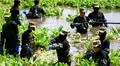 El Salvador: cientos de militares combaten planta invasora que hace imposible pescar en lago