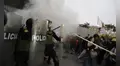 Policía se enfrenta a manifestantes de la marcha contra Boluarte y Congreso entre Jirón de la Unión y Ocoña