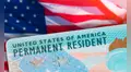 USCIS confirma los requisitos que necesitan los inmigrantes para renovar su Green Card en 2025