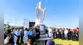 Develan monumental estatua del papa León XIV en Chiclayo: ceremonia congregó a miles de fieles