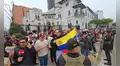 Venezolanos se congregan en su embajada en Perú tras anuncio de captura de Nicolás Maduro