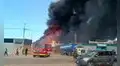 Gigantesco incendio destruye planta de olivo en La Yarada, Tacna: bomberos reportan explosiones