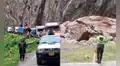 Deslizamiento de enormes rocas bloquea el km 97 de la Carretera Central y deja varados a transportistas