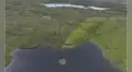 Arqueólogos descubren en Escocia una isla artificial del Neolítico de 5000 años oculta en un lago: más antigua que Stonehenge