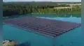 Primera planta de paneles solares flotantes y verticales en un lago revoluciona la energía: produce más electricidad en la mañana y la tarde
