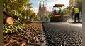 Barcelona revoluciona sus calles con asfalto ecológico hecho de restos de aceituna y madera: reducirá más del 70% emisiones de carbono