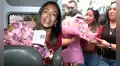 ¡Como una diva! Shirley Arica salió de ‘La granja VIP Perú’ solo a votar y sus fans la llenaron de regalos y abrazos