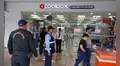 Delincuentes atan a trabajadores y roban tienda Coolbox en centro comercial de La Molina