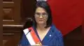 Keiko Fujimori reacciona con disgusto al retiro de la oposición durante su discurso de toma de mando