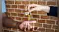 Expertos recomiendan rociar vinagre en las llaves de casa una vez por semana: estos son sus beneficios