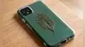 ¿Tienes una hoja de laurel en casa? Descubre por qué muchas personas la guardan en la funda del celular