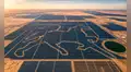 China crea su “Gran Muralla” solar de 400 km en el desierto: incluye una central con forma de caballo visible desde el espacio
