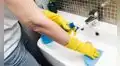 Por qué más personas están usando vinagre para limpiar el baño: estos son sus beneficios y cómo aplicarlo correctamente