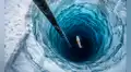 Científicos perforaron 183 metros de hielo en la Antártida y hallaron algo inesperado: estaba vivo y nadaba en la oscuridad