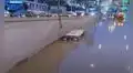 Bus sigue atrapado bajo el agua en bypass de Pachacútec tras más de 12 horas sumergido en VMT