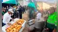 Policía lleva comida a transportistas varados por derrumbes en la Panamericana Sur de Arequipa