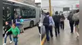 Usuarios del Metropolitano reportan demoras y largas filas por bus malogrado en estación Parque del Trabajo