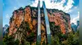 El ascensor panorámico de China que sube una montaña y lleva niños al colegio: redujo un peligroso camino de 6 horas a 30 minutos