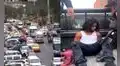 Chofer de cúster huye con pasajeros a bordo para evitar intervención en Los Olivos y termina detenido