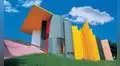 Los 8 edificios más coloridos del mundo que sorprenden por su arquitectura y convierten ciudades enteras en auténticas obras de arte
