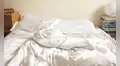 Una microbióloga revela con qué frecuencia se debe lavar la ropa de cama