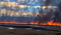 Puno: incendio de grandes proporciones consume totorales de la Reserva Nacional del Titicaca cerca de los Uros
