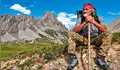 A los 77 años, temía no terminar de restaurar su cabaña: hoy vive a 1.800 metros en los Alpes para preservar su legado familiar