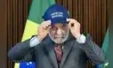 La guerra de las gorras: "Brasil es de los brasileños" el eslogan en un gorra usada por Lula y sus ministros