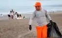 La sacrificada labor para limpieza más de 10 toneladas de basura dejada por 60.000 bañistas en las playas