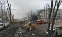Ataque de Rusia a Ucrania deja al menos 12 muertos y un edificio residencial en escombros