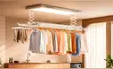 China presenta una secadora inteligente que se integra en el techo, tiene luz LED y soporta 35 kg de ropa por menos de US$240