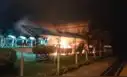 Caos en la Universidad de Ucayali: alertan ingreso de sujetos y quema de vehículos en plena toma estudiantil