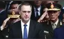 El jefe de Gabinete de Milei reconoce ahorros de casi US$500.000 y se suma a inocencia fiscal para evitar explicaciones