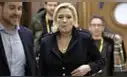 Ultraderechista francesa Marine Le Pen condenada a un año de prisión domiciliaria por malversación de fondos en Francia